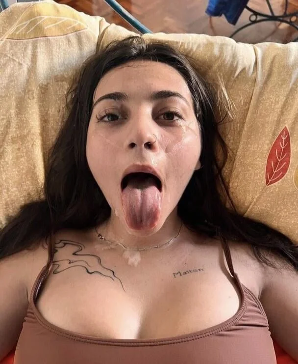 La carita de esta pendeja main image