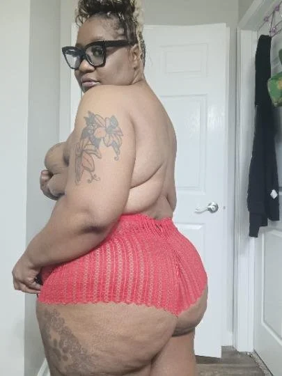 Young BBC and his mature ebony sidepiece . Flexible bbw mom image 4