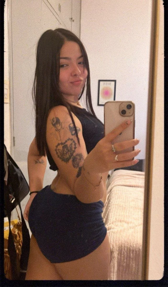 Morena tatuada muito peituda image 5