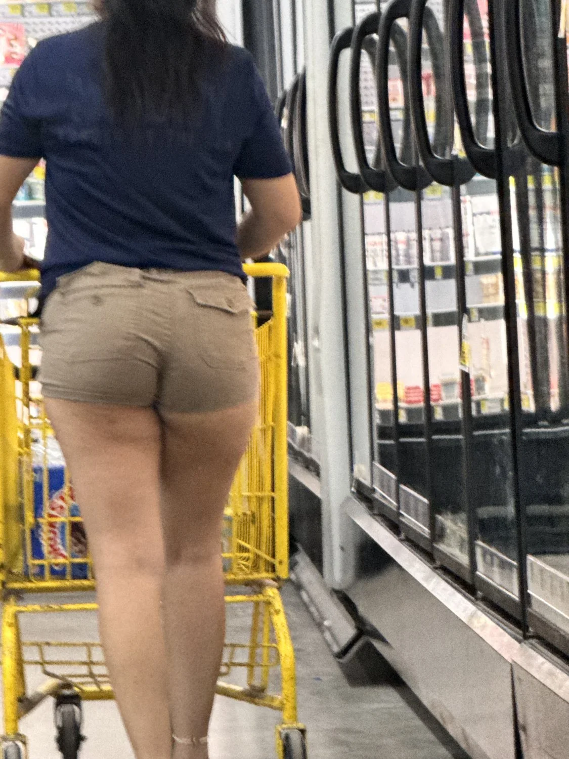 She was begging people to look image 11