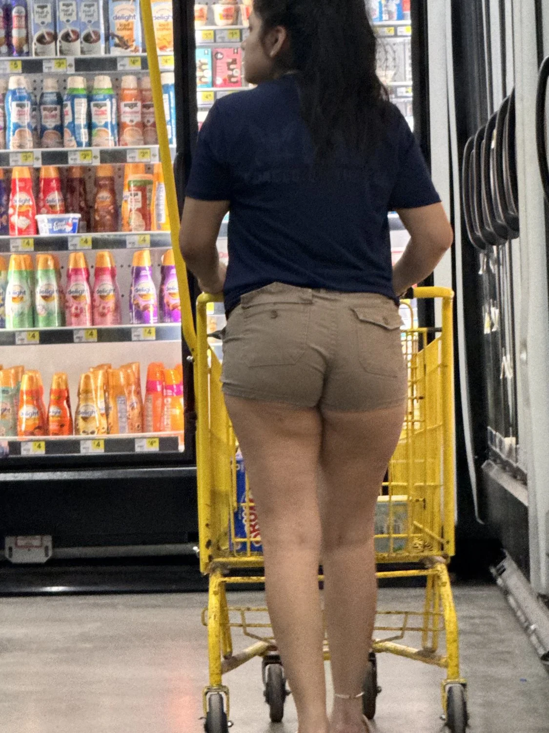 She was begging people to look image 4