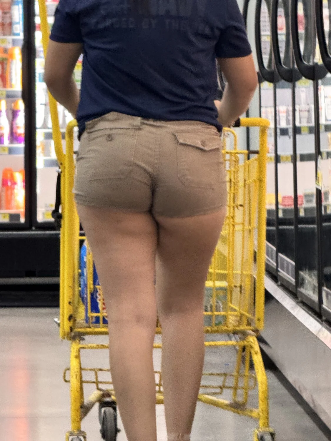 She was begging people to look image 5