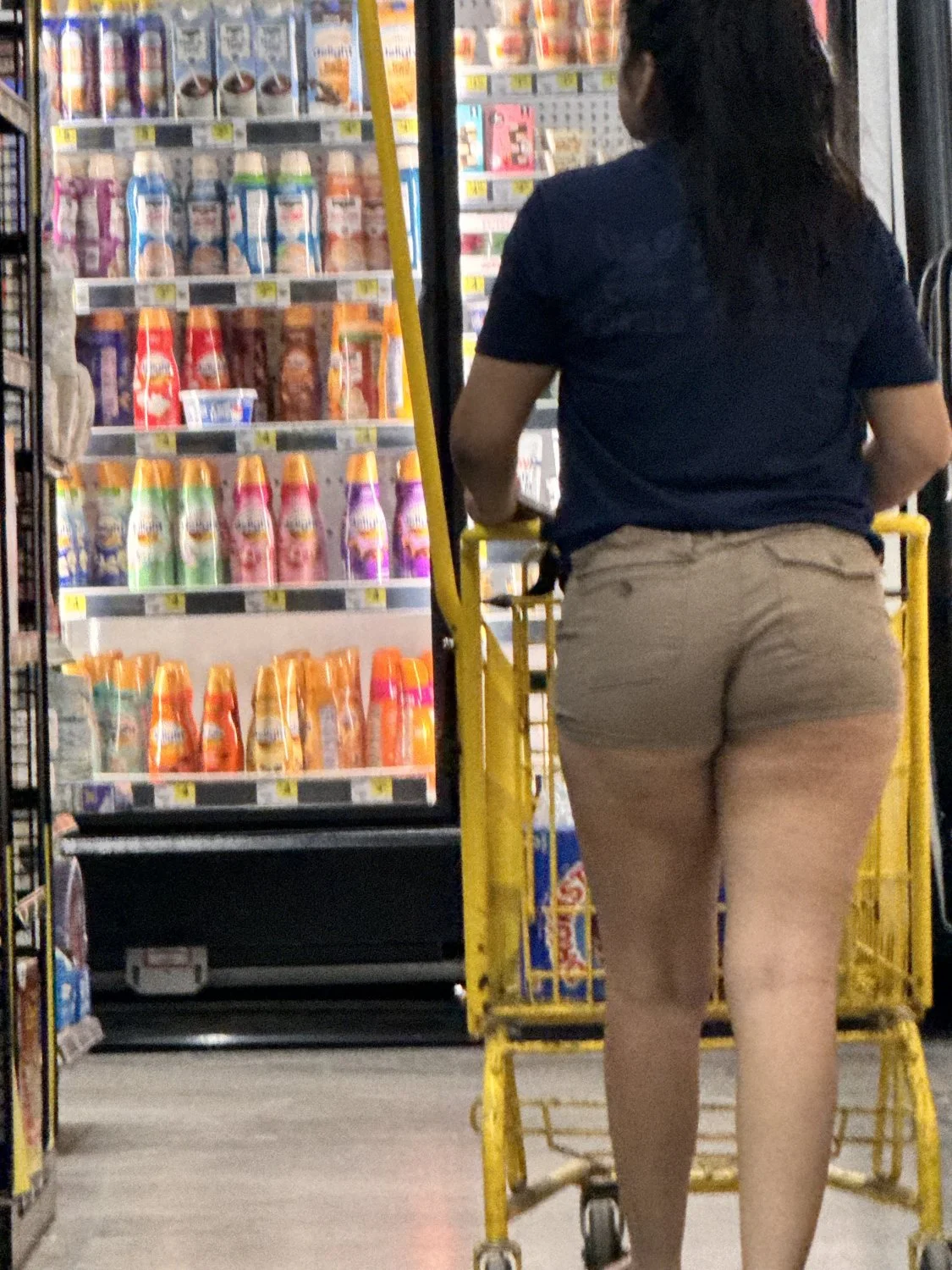 She was begging people to look image 6