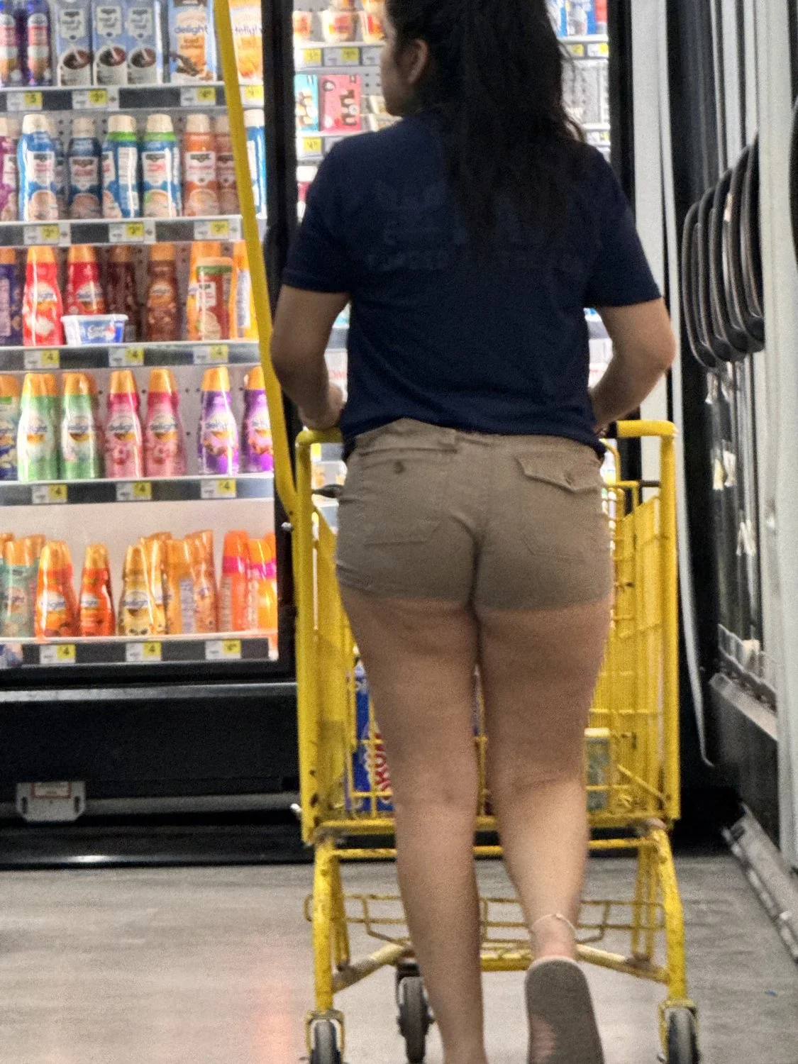 She was begging people to look image 7