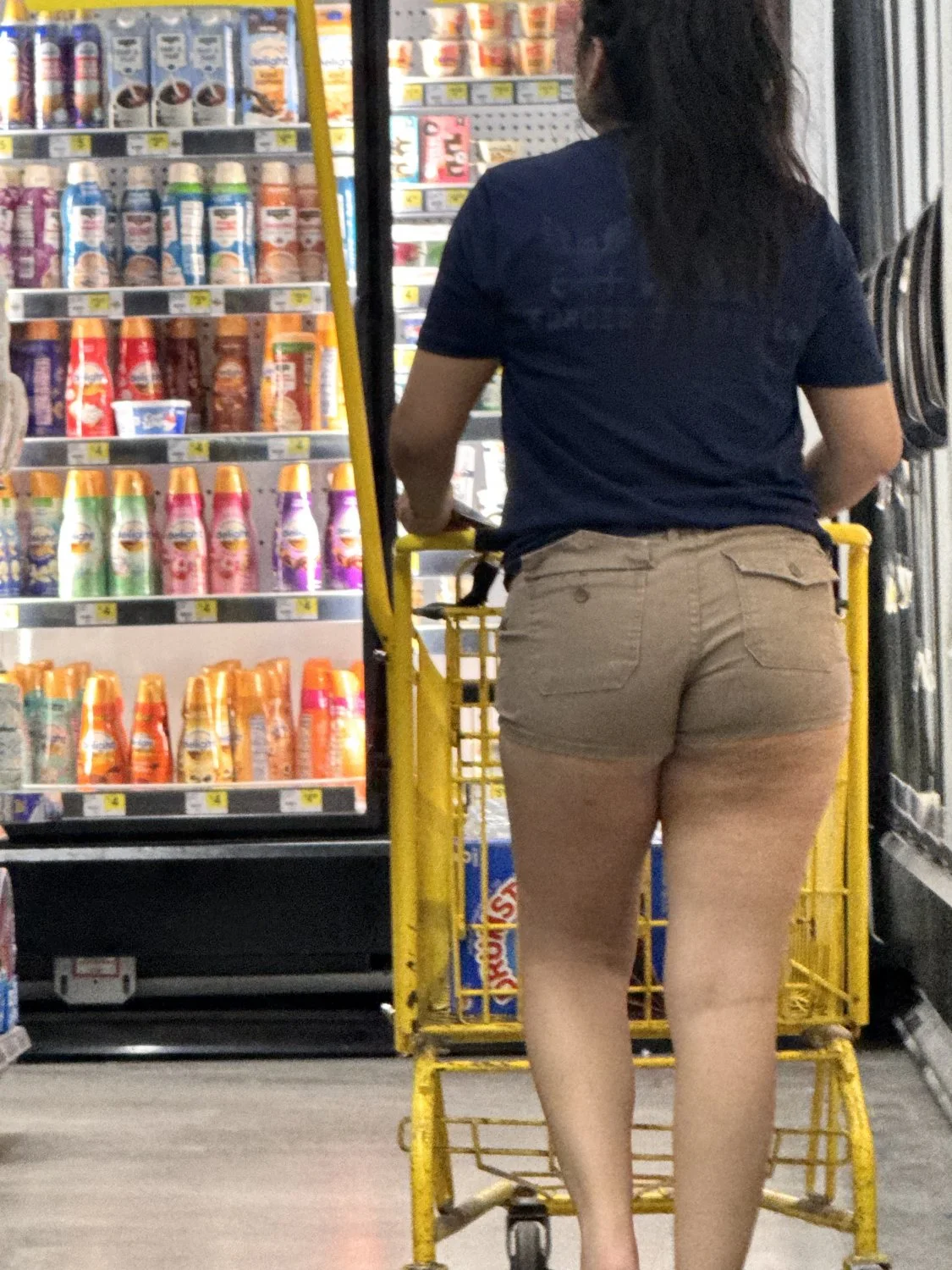 She was begging people to look image 8