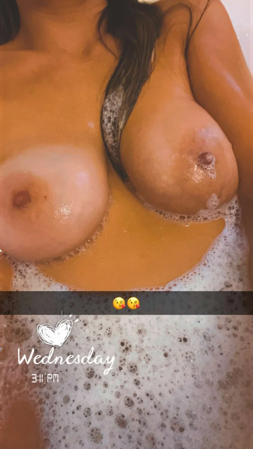 Snapchat-880850433 image 4