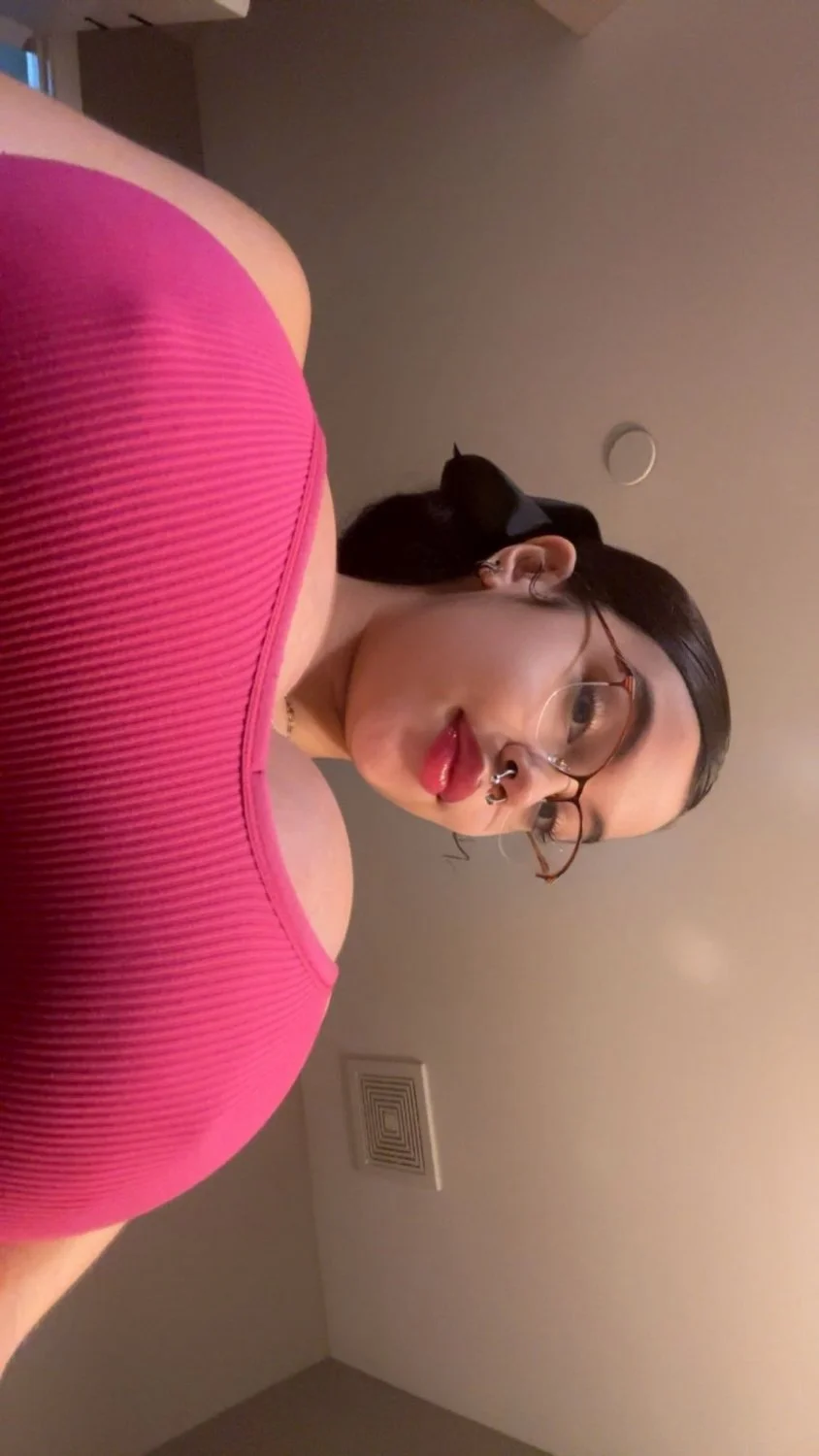 Lightskin baddie image 19
