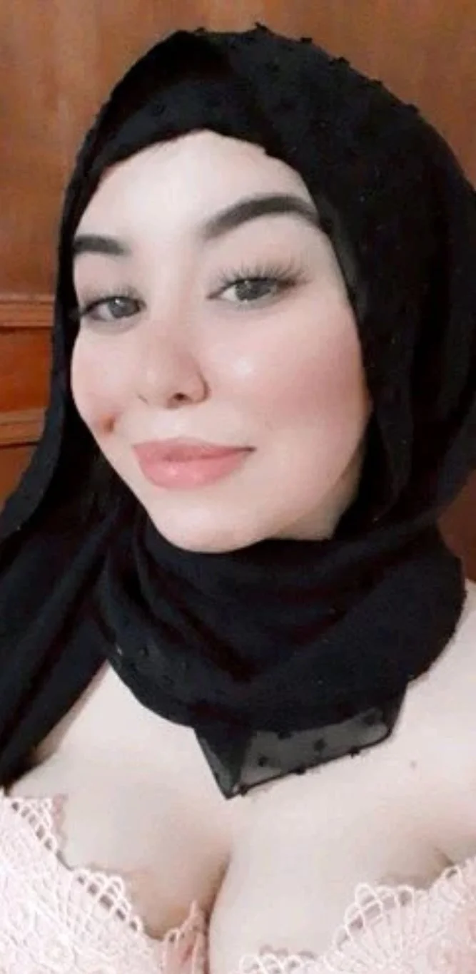 Hijab prostitute with the man she met image 9