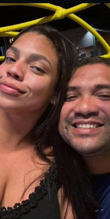 Casada novinha branquinha vazada pelo namorado corno! casal caiu na net depois de gravar o amador image 2
