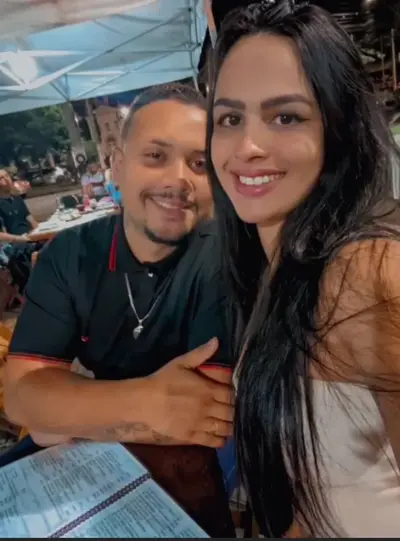 Casal exibicionistas acabou vazando, que delicia de casal cover image