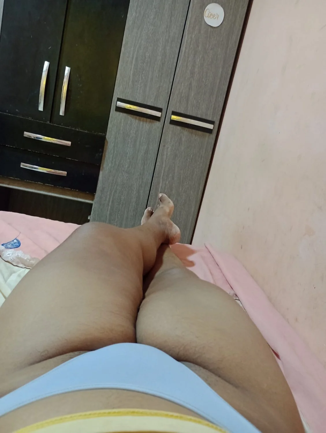 Morena gordinha doida pra dar o bucetão pro macho corno dela. image 5