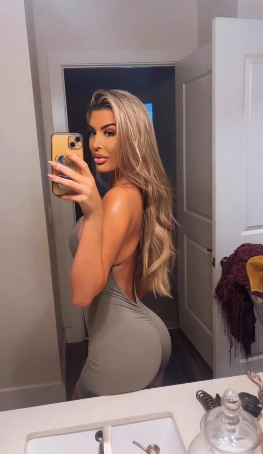 Perfect blonde image 2
