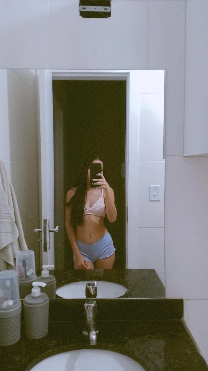 Novinha gostosa foi vazada pelos amigos pagando boquete e mandando nudes!! Ficante safada vazou image 20