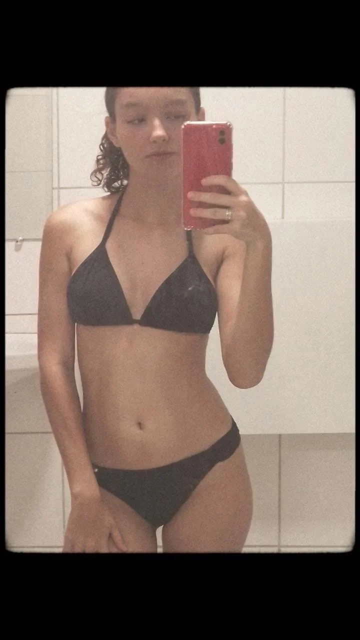 Novinha gostosa foi vazada pelos amigos pagando boquete e mandando nudes!! Ficante safada vazou image 3