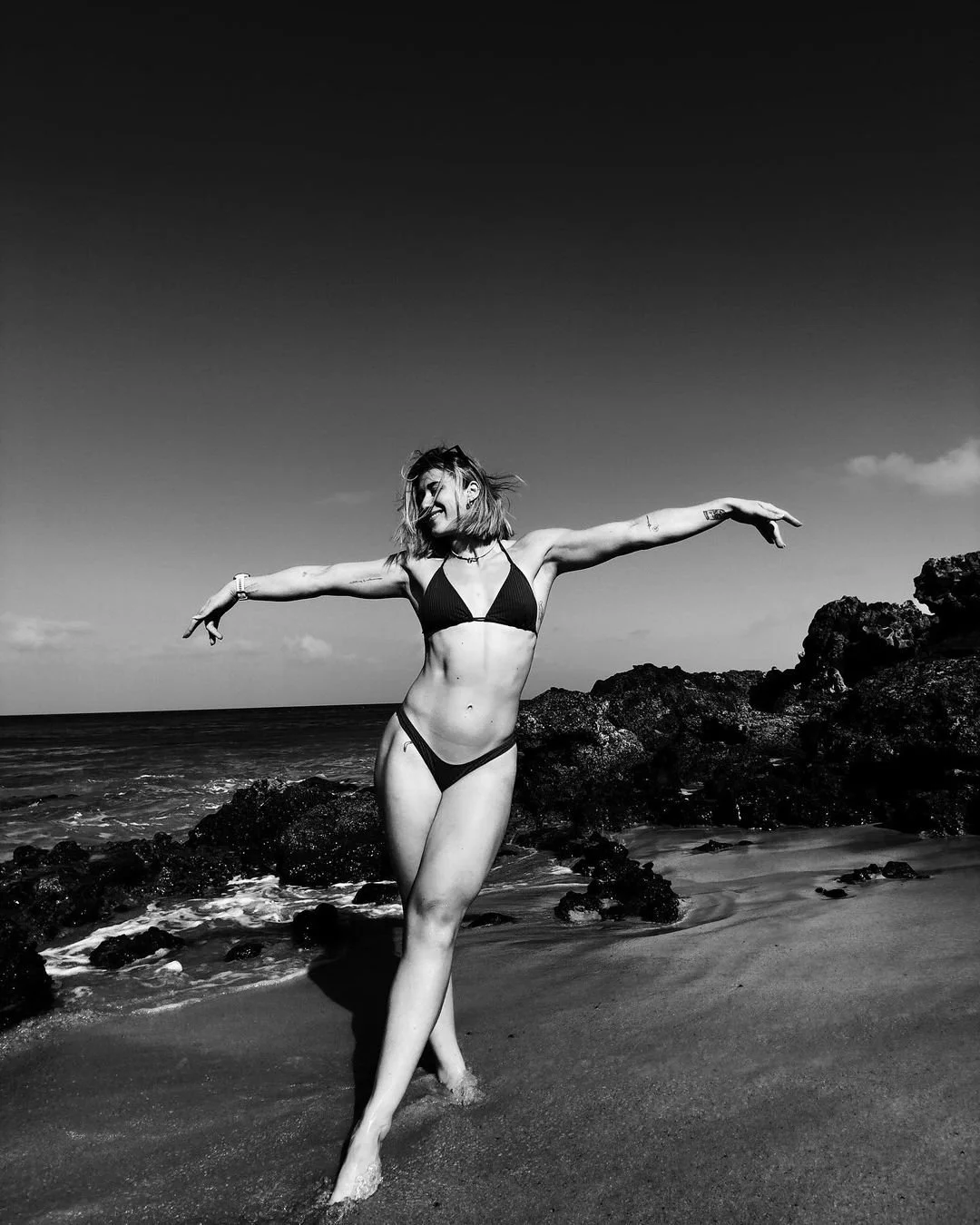 Pauline Grabosch: Big booty bicycle race driver image 10