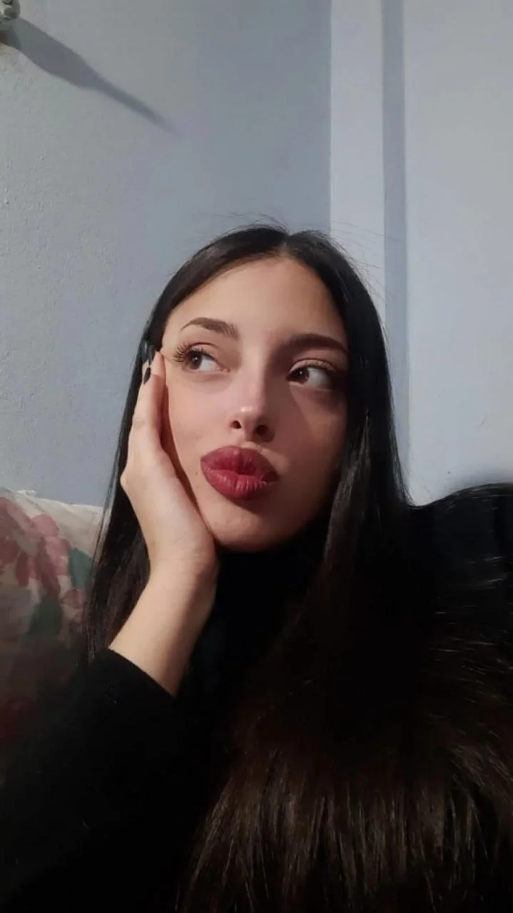 Amigo vazou a ex namorada do corno! novinha safada mandava nudes pro amigo do corno e caiu na net main image