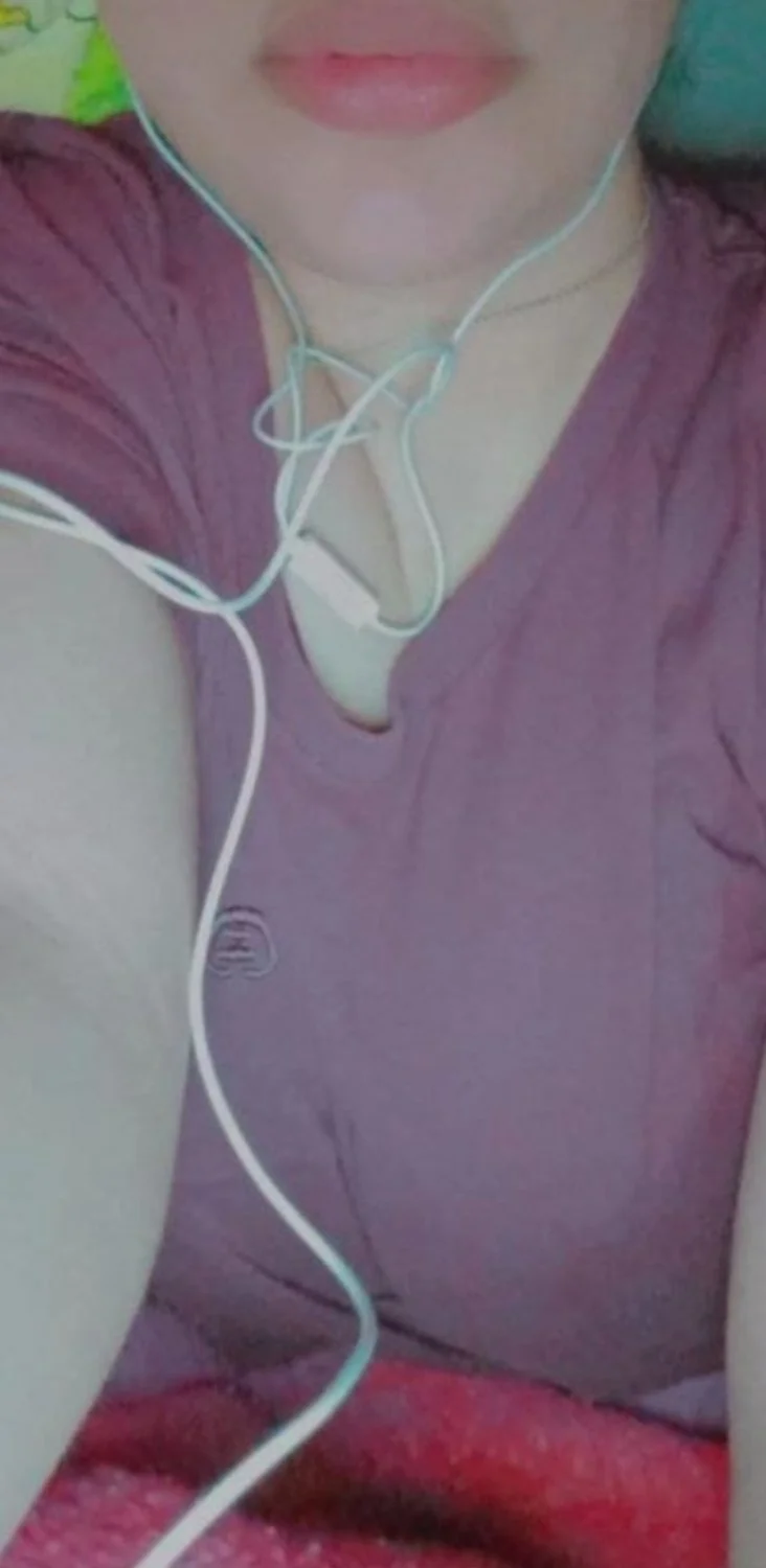 Nude snaps sent by Muslim prostitute to her boyfriend image 11