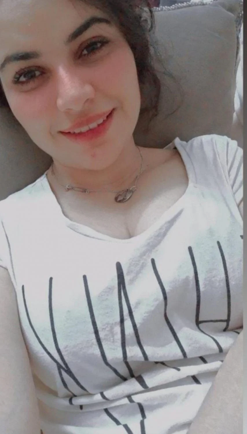 Nude snaps sent by Muslim prostitute to her boyfriend image 17