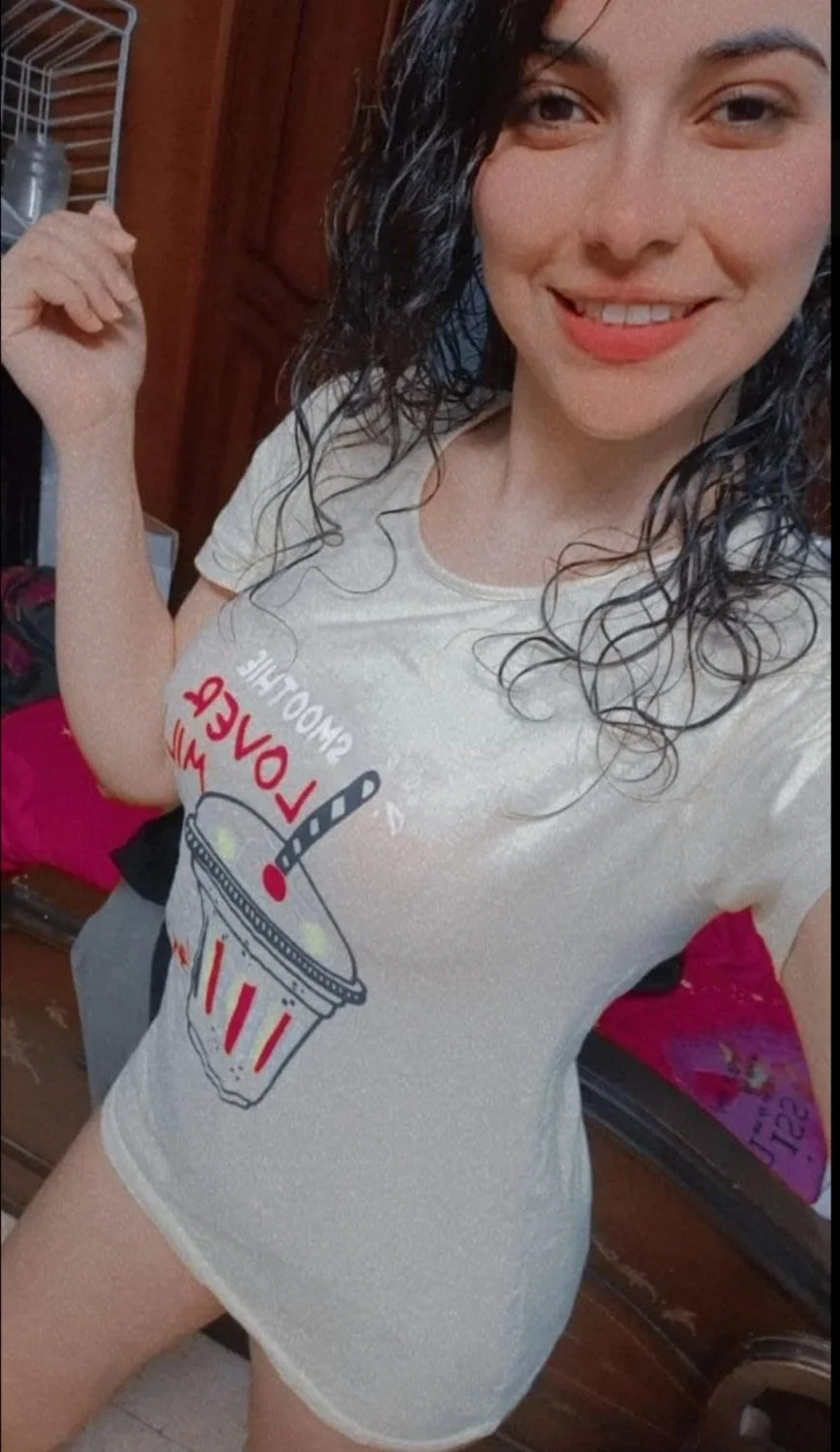 Nude snaps sent by Muslim prostitute to her boyfriend image 3