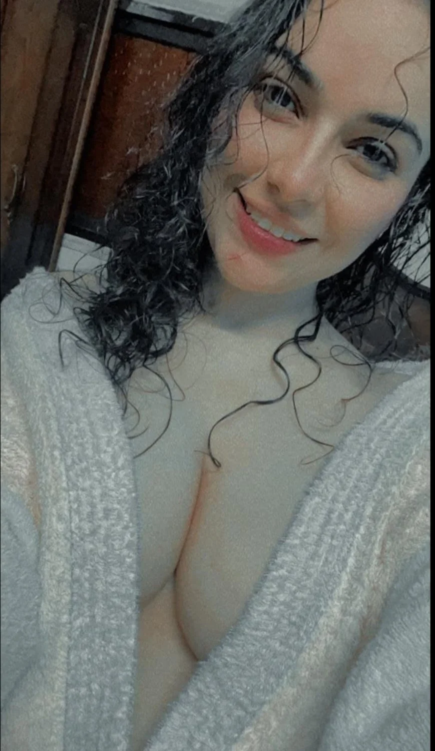 Nude snaps sent by Muslim prostitute to her boyfriend image 5