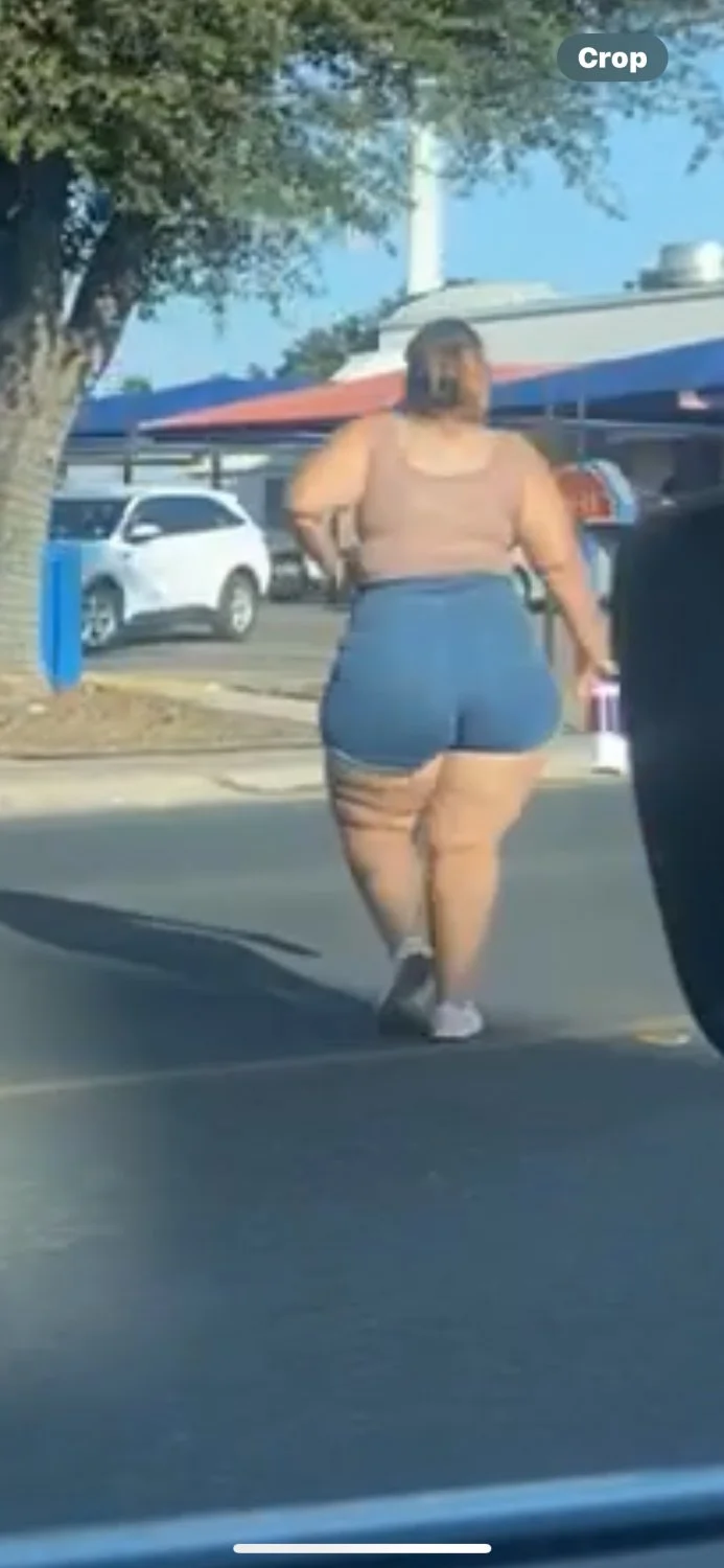 Giving thick homeless Pawg back shots main image