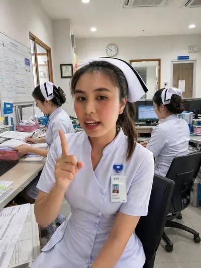 พยาบาลเป็น​อาชีพที่มีเกียรติ​ cover image