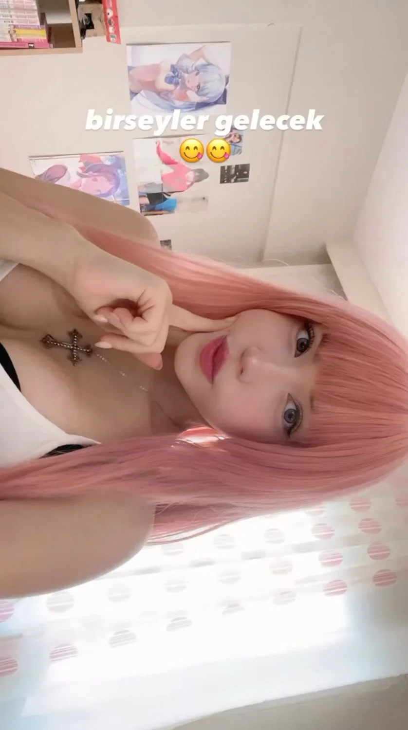Teen Super Sexy Cosplayer image 15