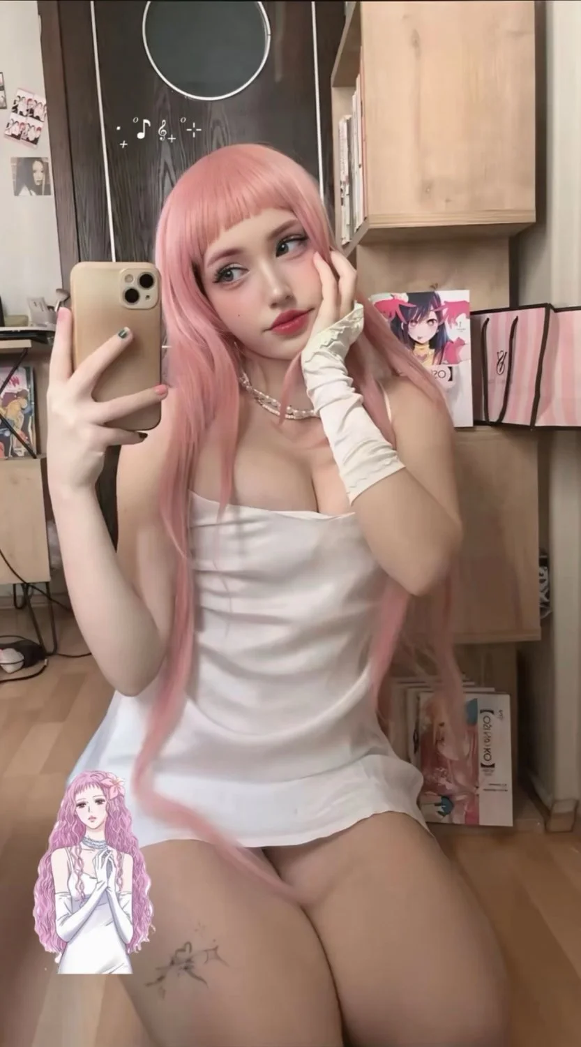 Teen Super Sexy Cosplayer image 5