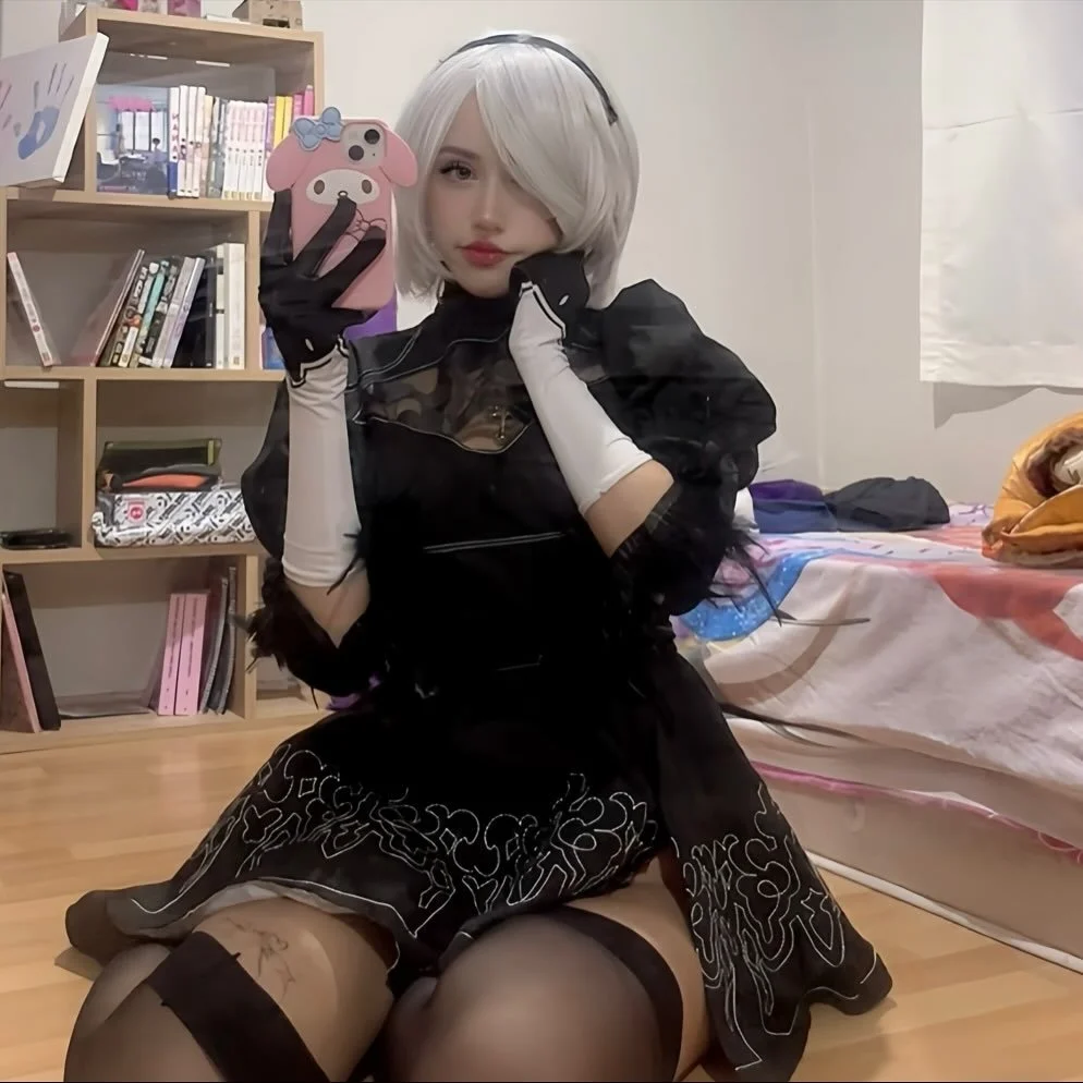 Teen Super Sexy Cosplayer image 7