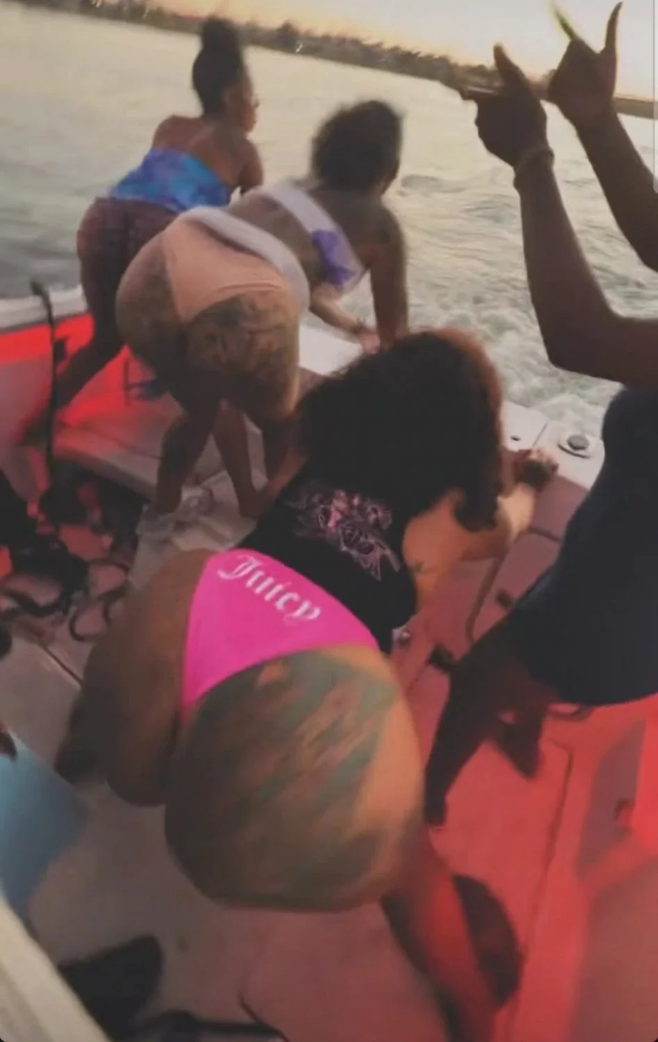 Thots on yachts pt. 14 L.A. hos shakin alotta ASS image 2