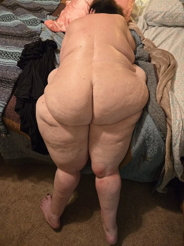 Bbw saggy wife loves to be naked image 8