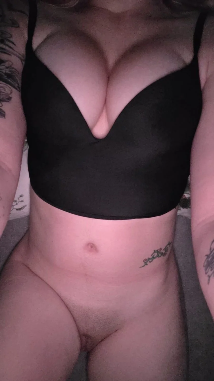 Busty kik slut girlfriend leaked image 17