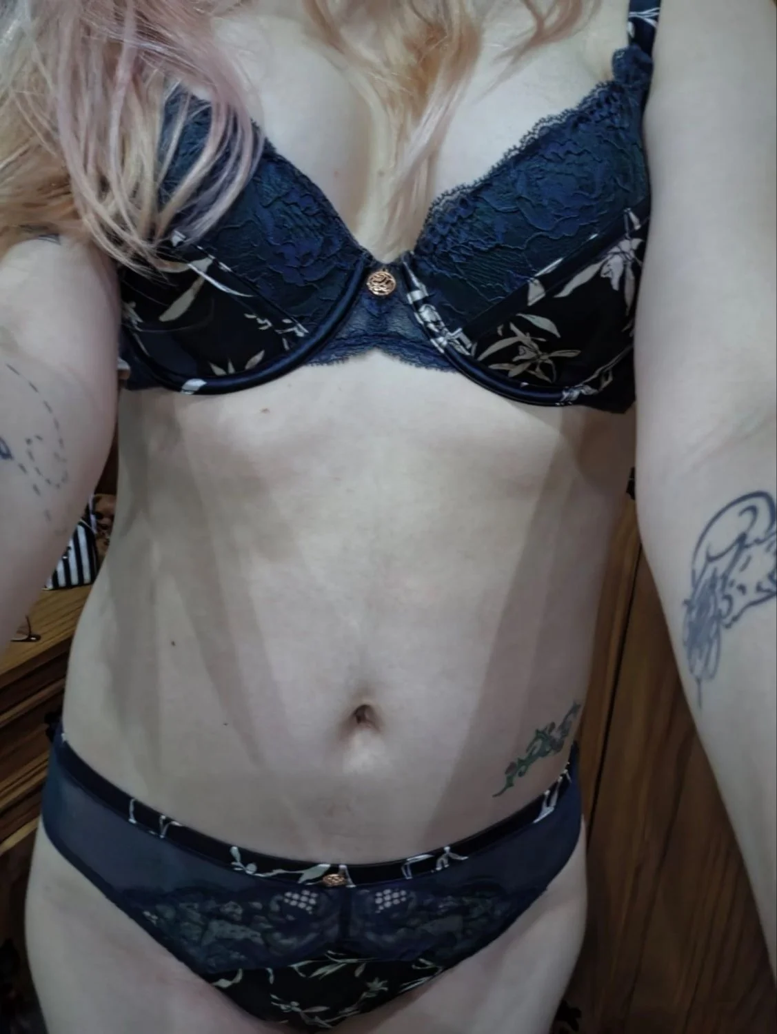 Busty kik slut girlfriend leaked image 5