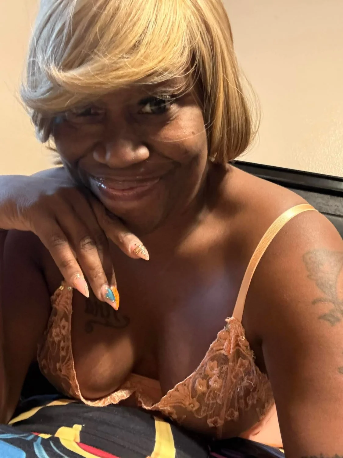 Ebony MILF Kee image 7