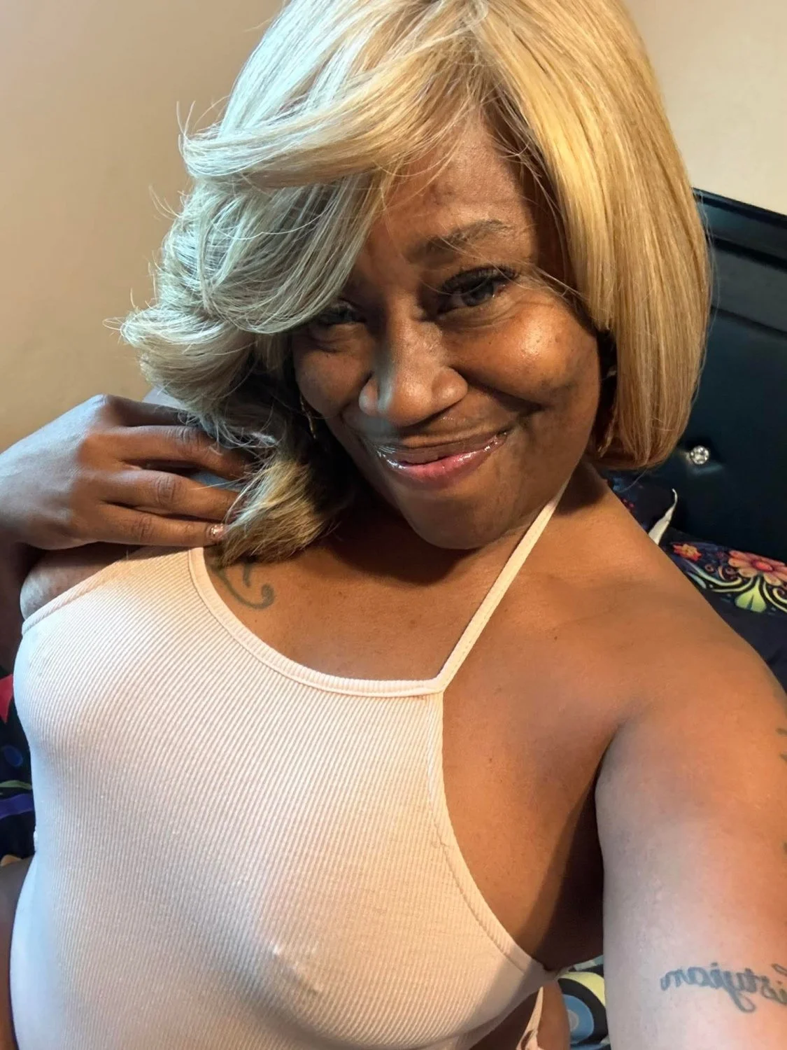 Ebony MILF Kee image 8