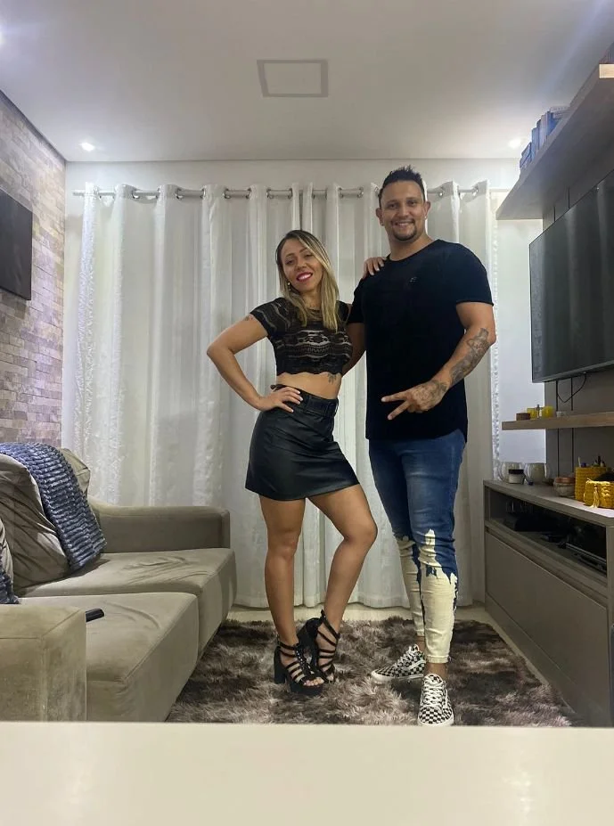 Mais um corninho que gosta de exibir sua puta main image