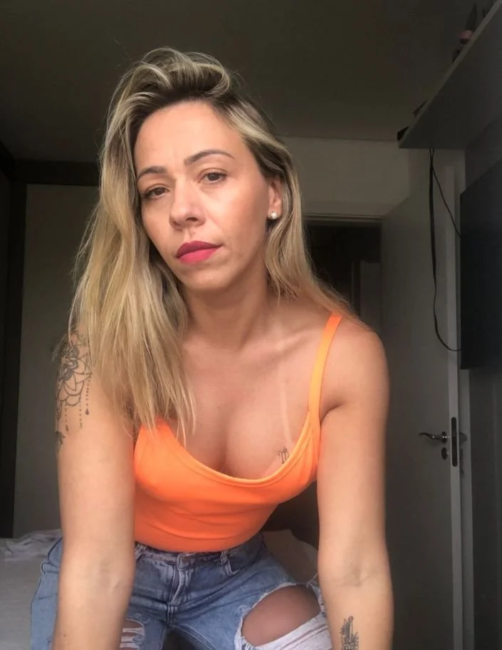 Mais um corninho que gosta de exibir sua puta image 6
