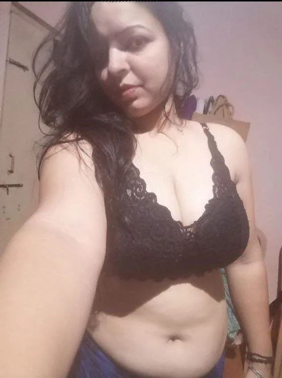 Indian bitch exposed her self main image