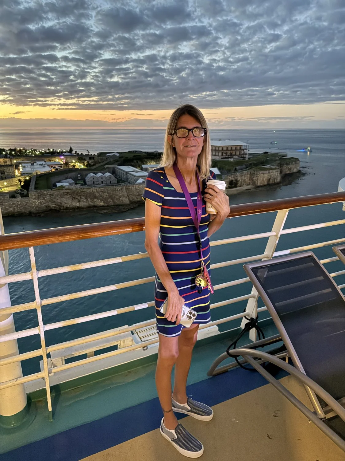 skinny wife gets really horny knowing the whole world is watching her get creampied image 4