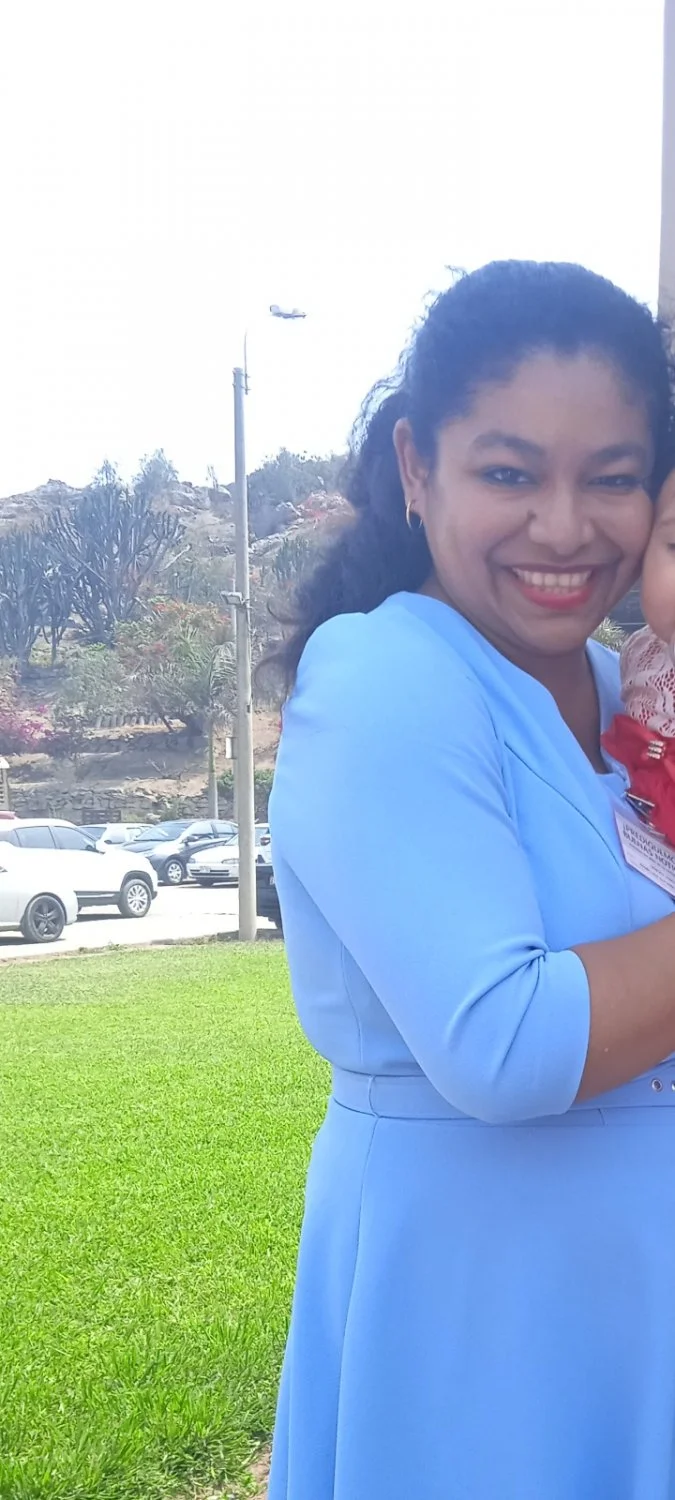 Mi cuñada,mi amiga y mi tía están bien ricas ...les cambié la cara ...que le harían ?? main image
