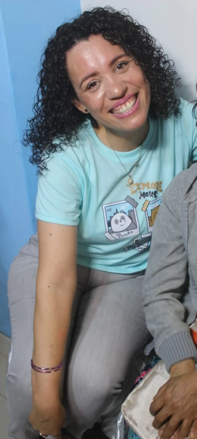 Mi cuñada,mi amiga y mi tía están bien ricas ...les cambié la cara ...que le harían ?? image 10
