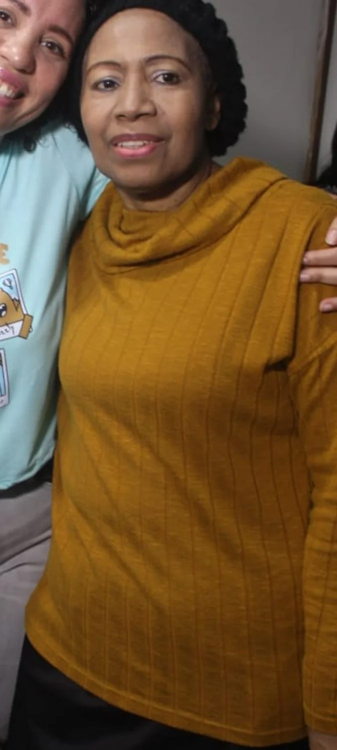 Mi cuñada,mi amiga y mi tía están bien ricas ...les cambié la cara ...que le harían ?? image 14