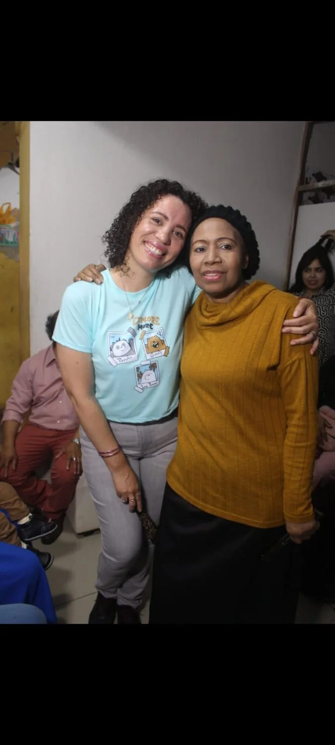 Mi cuñada,mi amiga y mi tía están bien ricas ...les cambié la cara ...que le harían ?? image 16