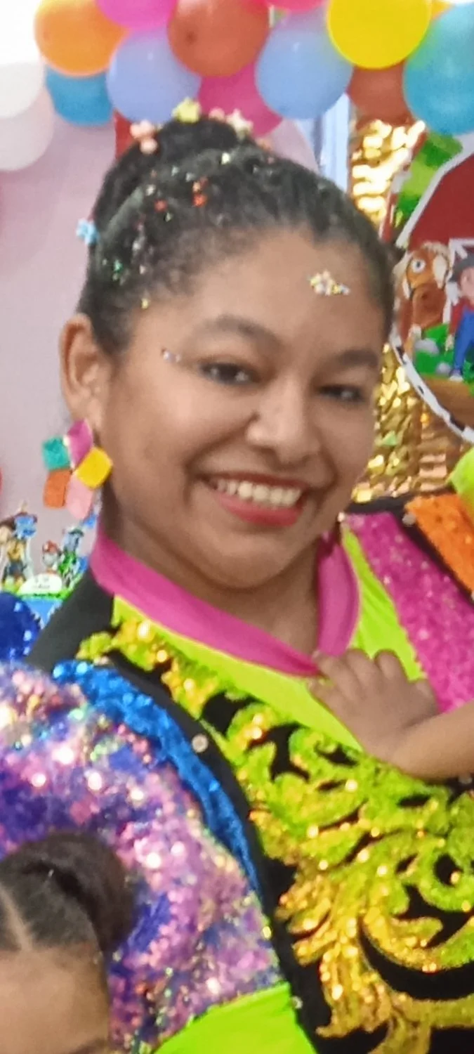 Mi cuñada,mi amiga y mi tía están bien ricas ...les cambié la cara ...que le harían ?? image 3