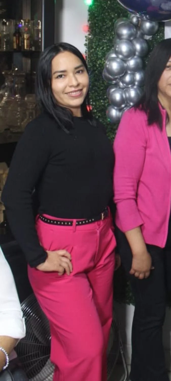 Mi cuñada,mi amiga y mi tía están bien ricas ...les cambié la cara ...que le harían ?? image 8