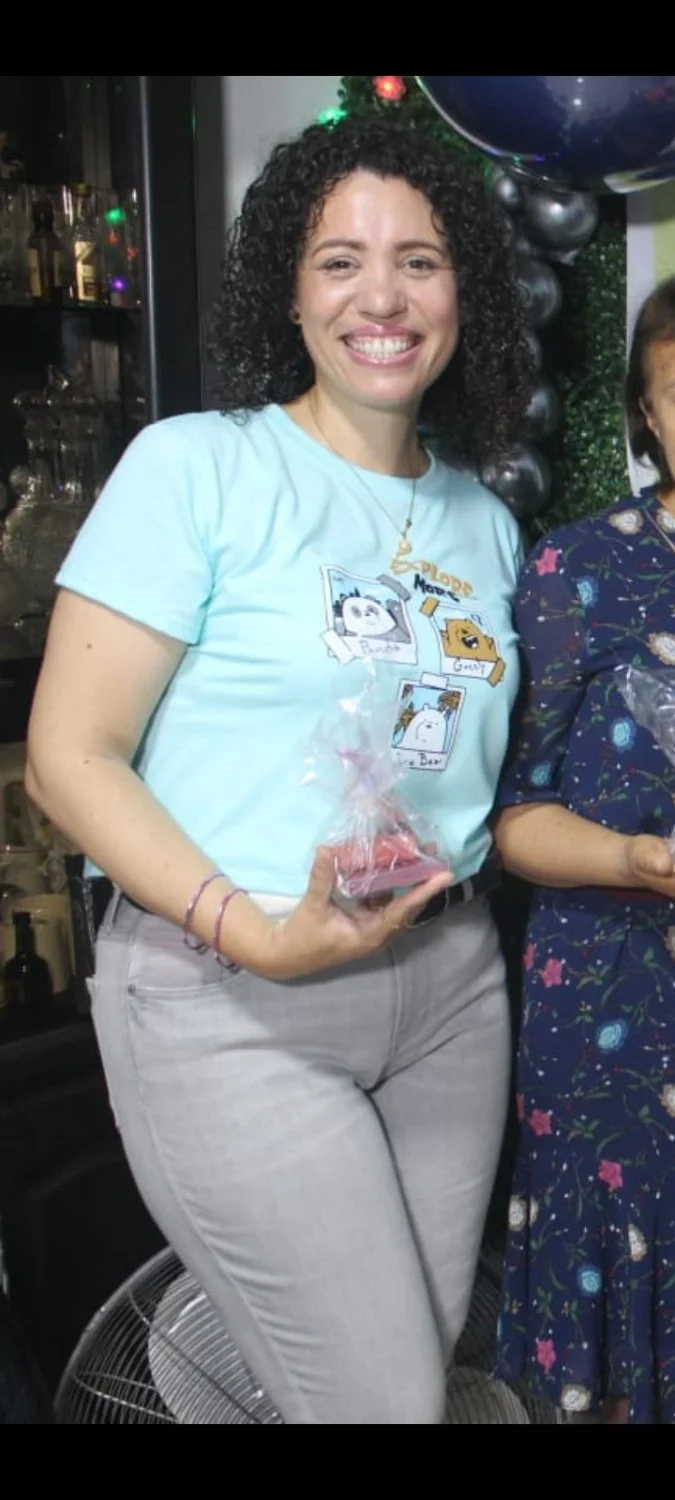 Mi cuñada,mi amiga y mi tía están bien ricas ...les cambié la cara ...que le harían ?? image 9