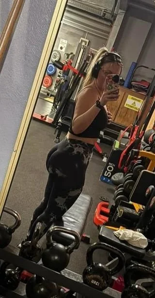 Blonde MILF pawg with a big ass and big tits image 3