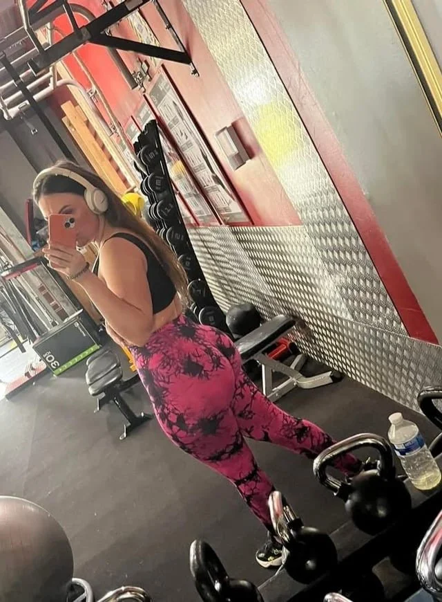 Blonde MILF pawg with a big ass and big tits image 4