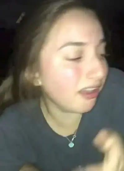 la Novia escupe la leche porque le da asco cover image