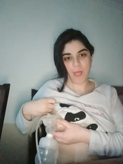 Mamá Venezolana blanquita con ricas tetas y muy puta , con rico culo cover image